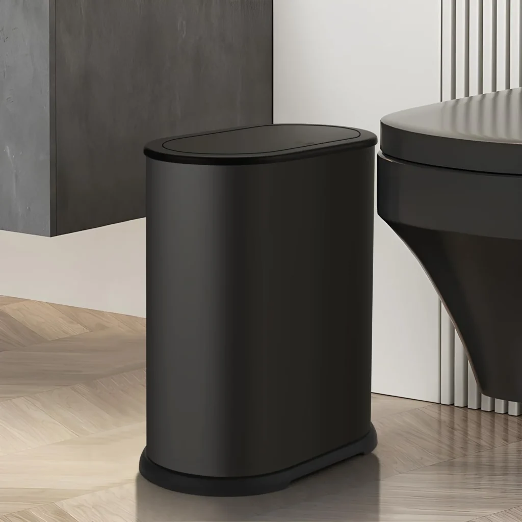 bote-de-basura-moderno-negro-para-el-bano